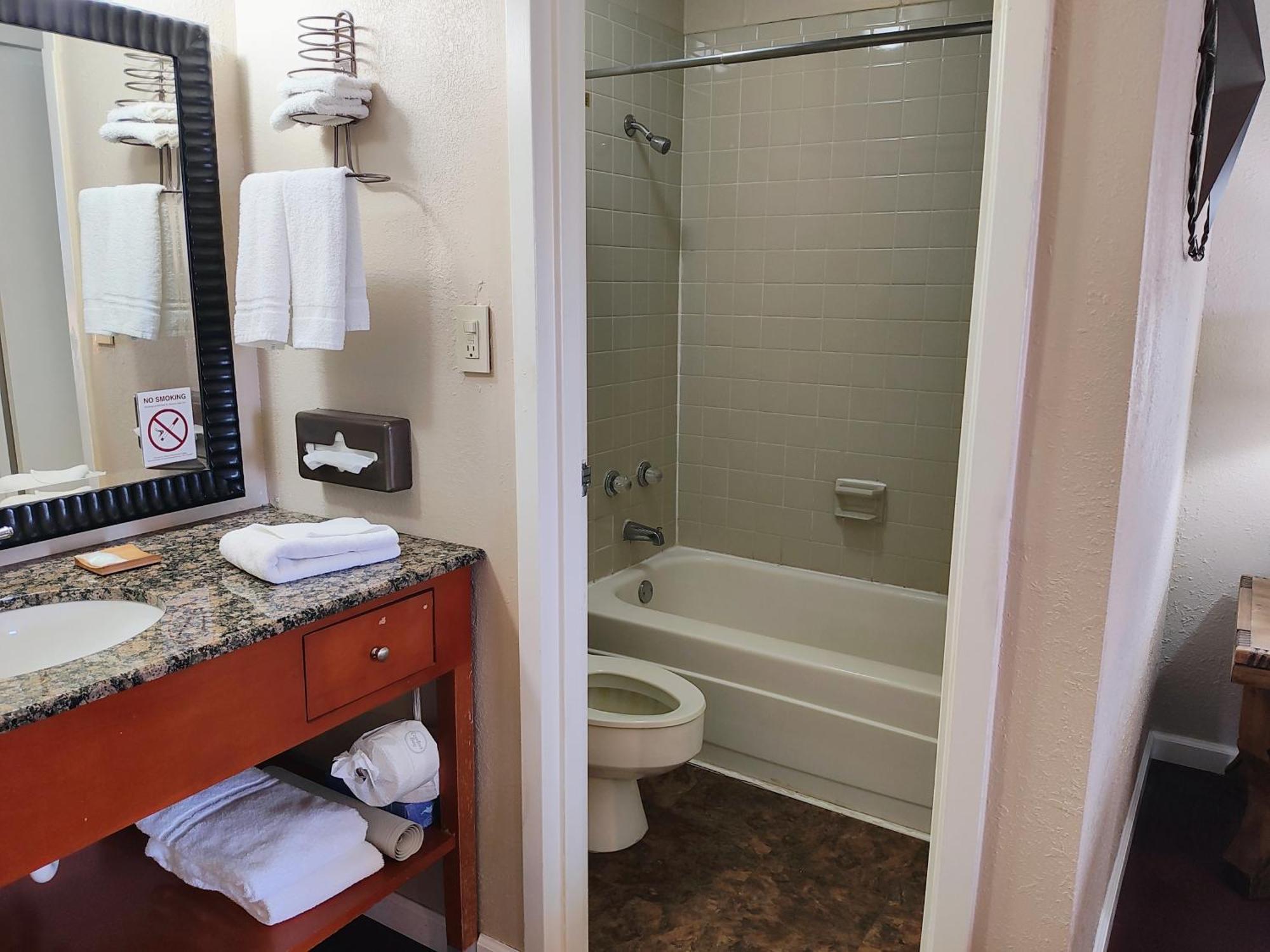 The Lodge At Russell - Russell Inn Room photo